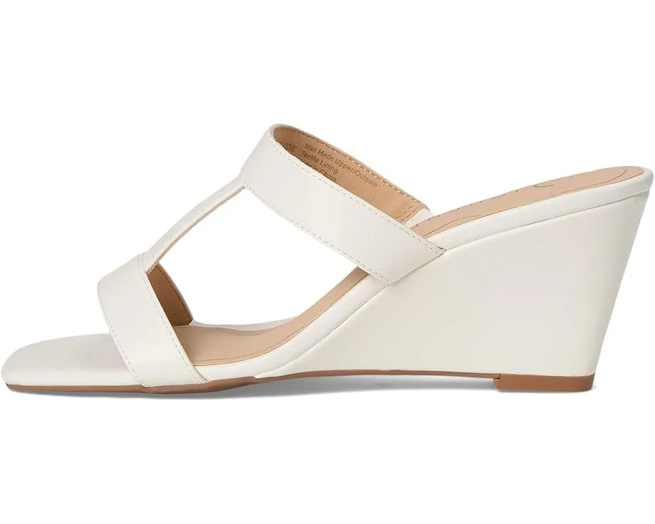 Сандалии Clodie на танкетке с Т-образным ремешком от Journee Collection