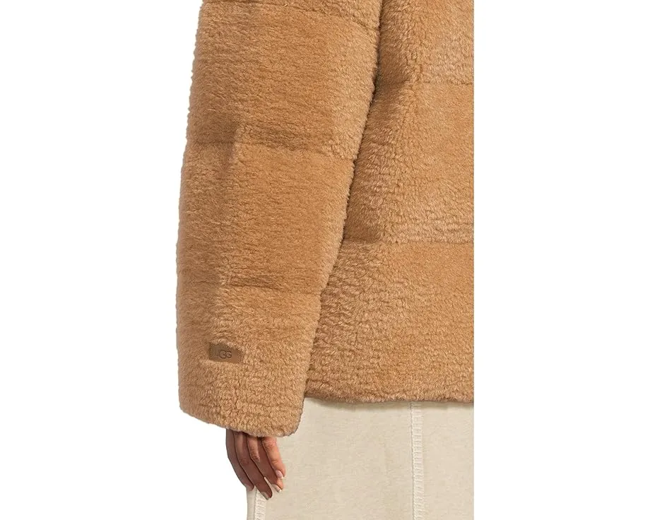 Пуховик UGG Emmalyn из плюша Uggfluff с капюшоном и синтетическим утеплителем