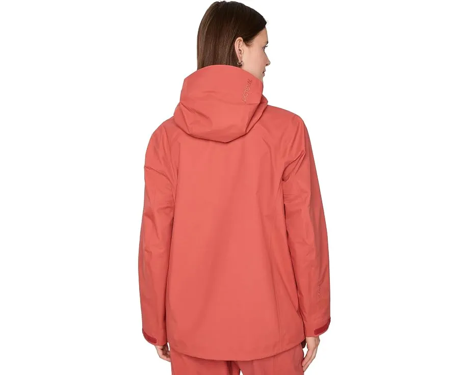 Куртка Arc'teryx Beta с технологией GORE-TEX и водоотталкивающими молниями