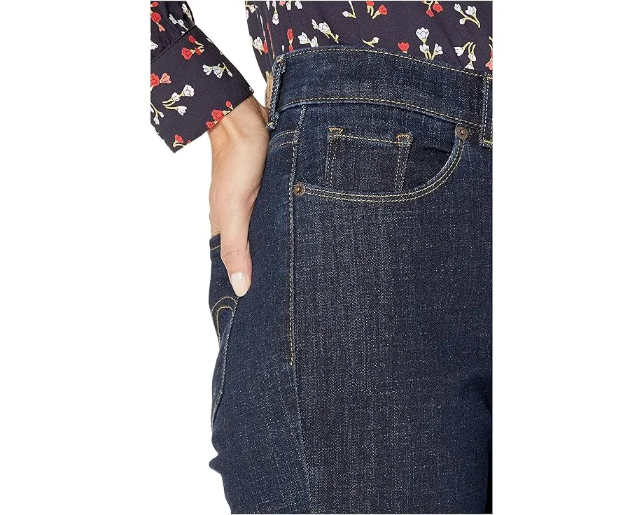 Женские джинсы Levi's Womens Classic Bootcut с технологией WaterLess и кожаным патчем