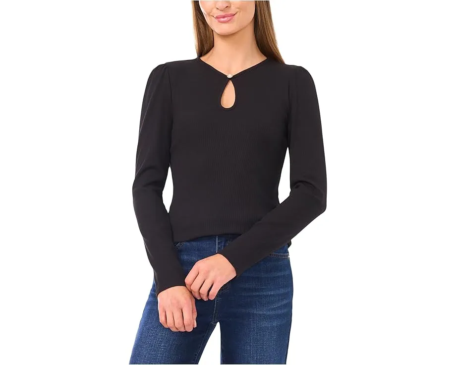 Топ CeCe с длинным рукавом и застежкой-ключом с жемчужной пуговицей