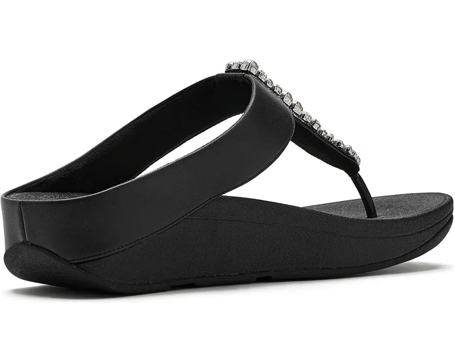 Сандалии FitFlop Fino с ремешком между пальцев и декором из жемчуга и кристаллов