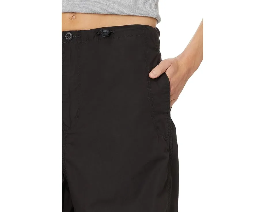 Футболка Vince Camuto с пайетками и полосками в рубчик