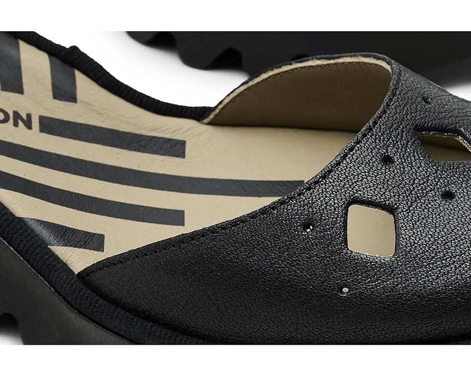 Закрытые туфли FLY LONDON Boij626fly на танкетке с ремешком на липучке