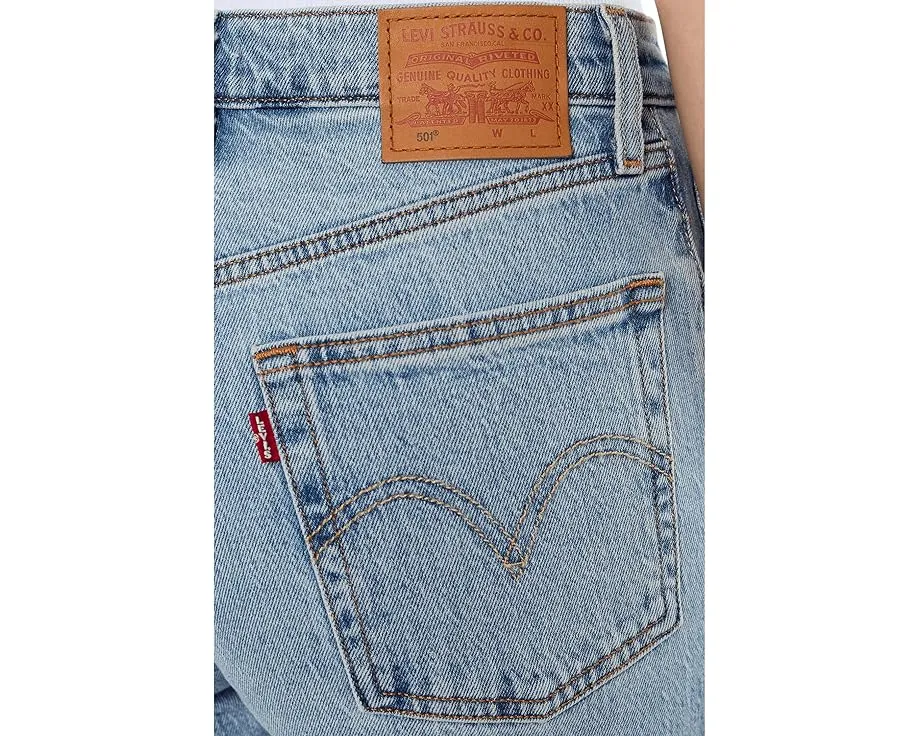 Джинсы Levi's 501 Crop зауженного кроя с высокой посадкой и потертостями