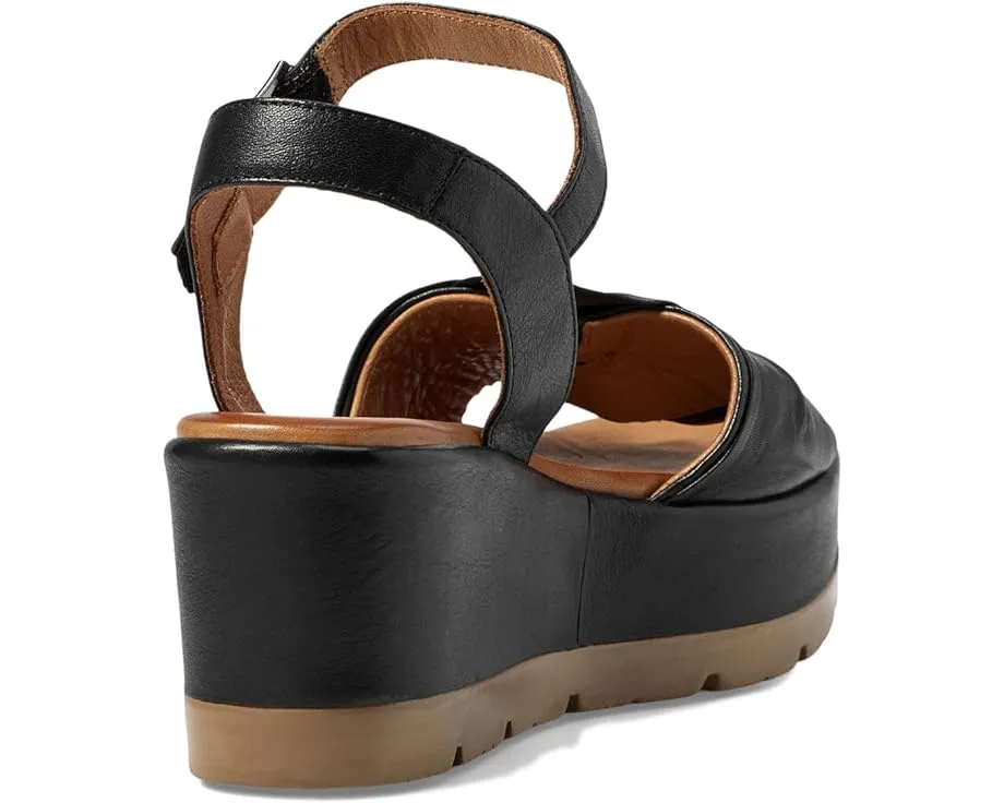 Сандалии Wakefield Spring Step с декоративным цветком из кожи и клиновидным каблуком
