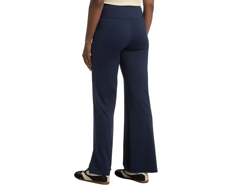 Брюки Moveknit Bonded Pants от TravisMathew с расклешенным низом и высокой талией