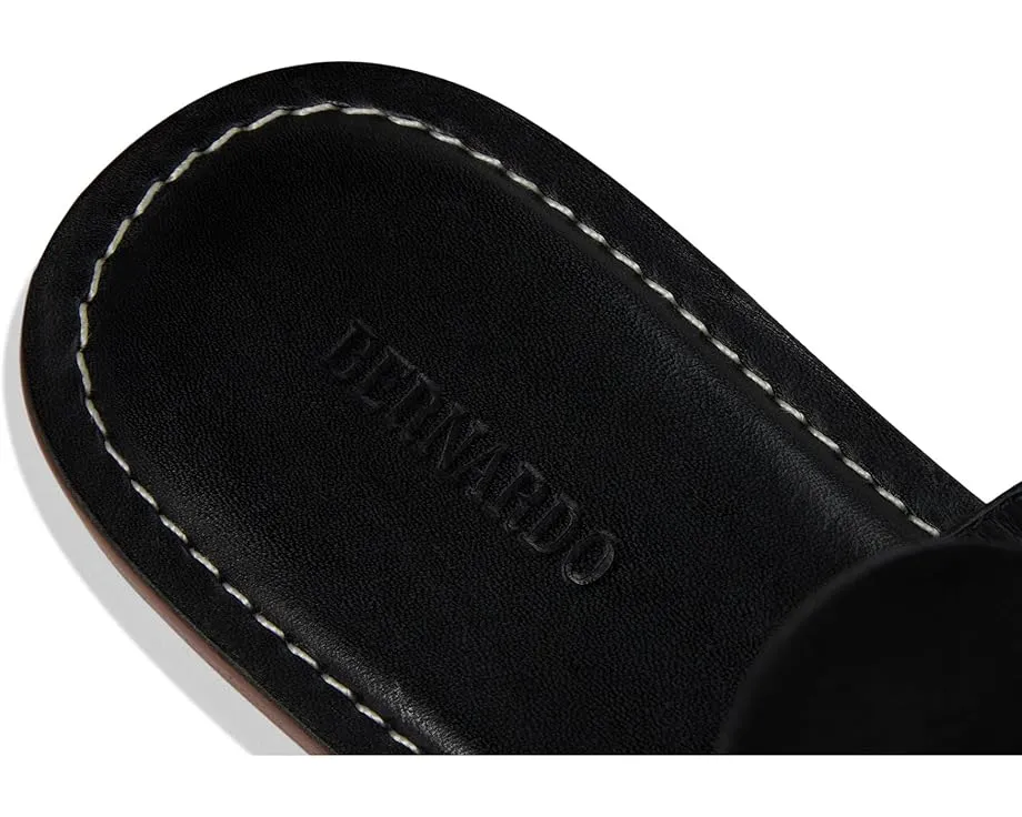 Сандалии Bernardo New Moon без каблука с кожаными дисками и удобной стелькой