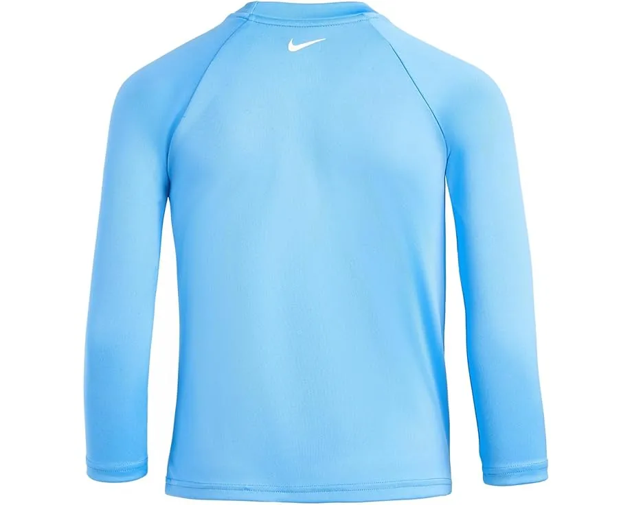 Комплект Nike Kids с длинным рукавом Hydroguard и шортами Volley 5 дюймов (12.7 см) с принтом кроссовок