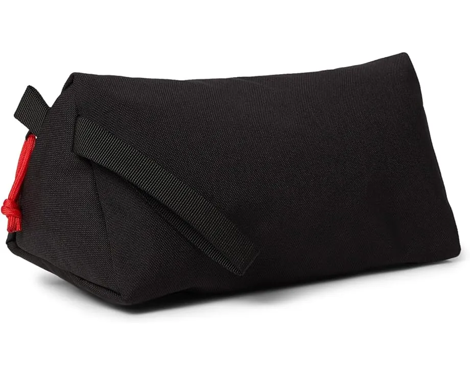 Дорожная косметичка Topo Designs Dopp Kit с треугольной формой и прочной молнией