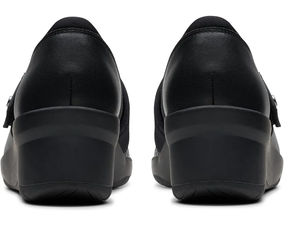 Туфли Clarks Suttyn May с круглым носком на клиновидном каблуке и застежкой на липучке