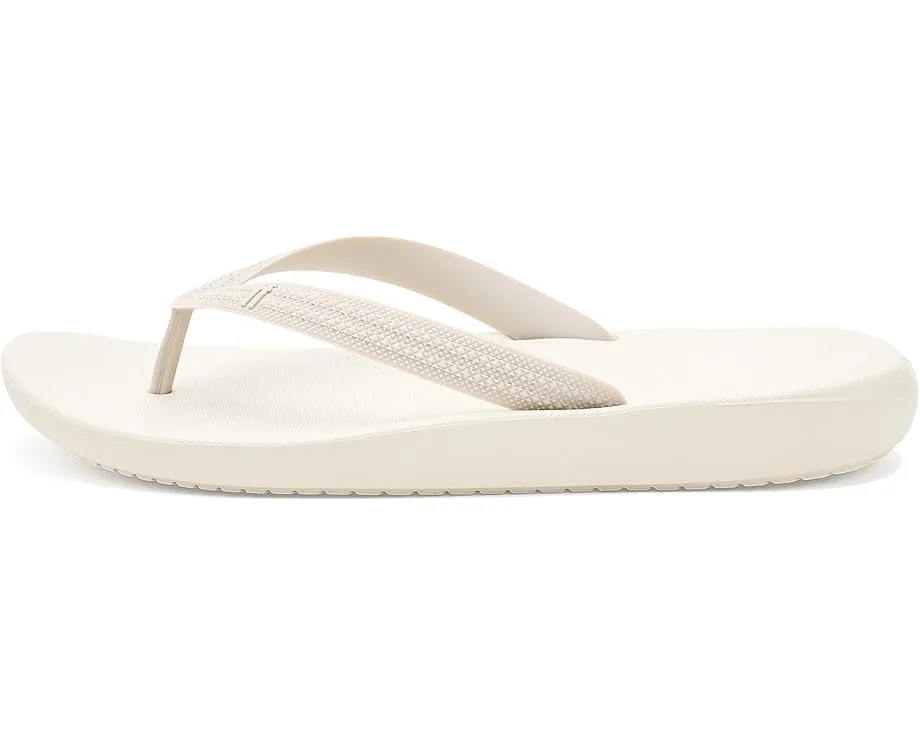 FitFlop Iqushion Textured-Strap Flip-Flops с клиновидным каблуком