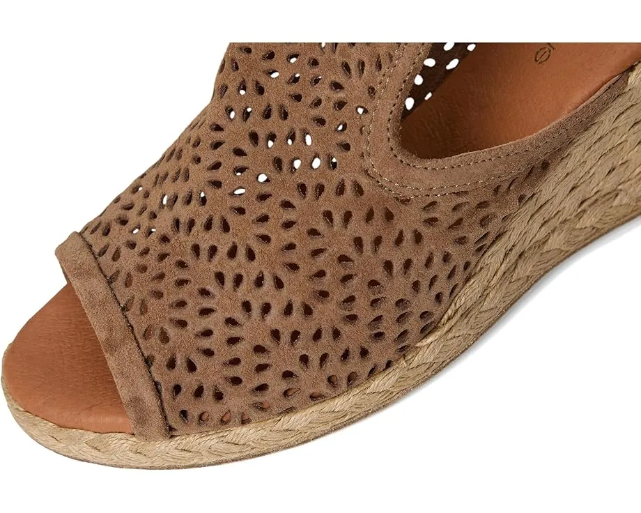 Сандалии Nissa на танкетке из рафии с перфорированным верхом