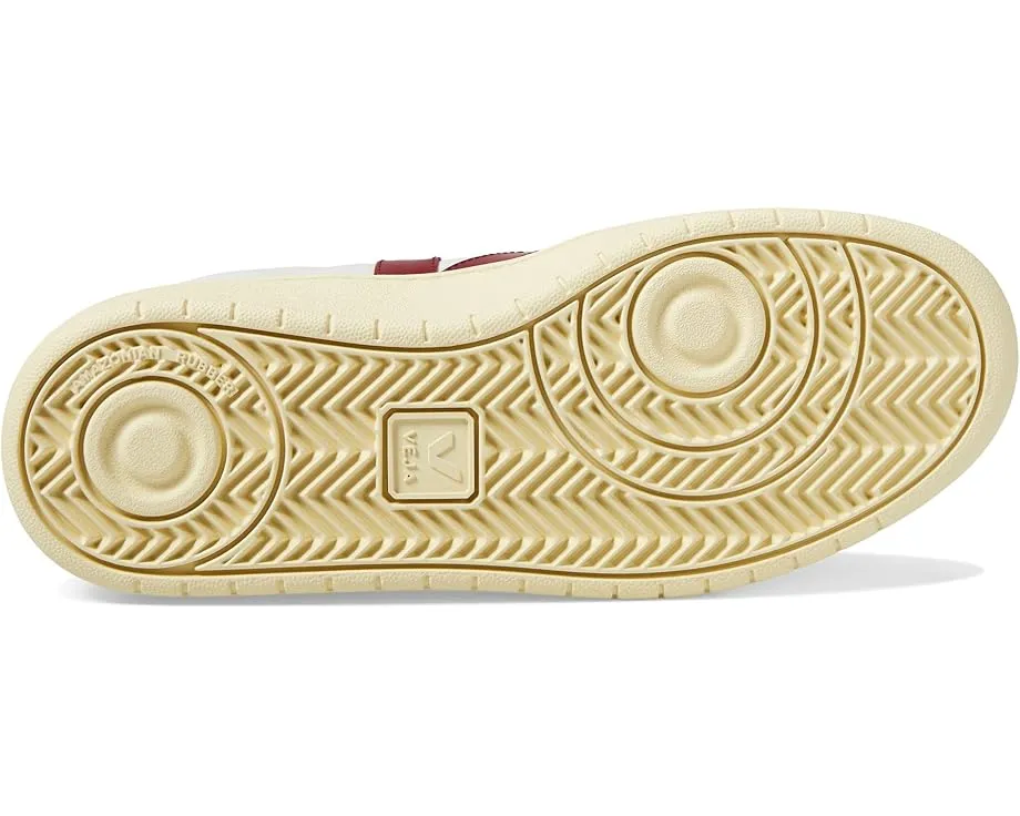 Кроссовки VEJA V-90 из премиальной кожи с круглым носком