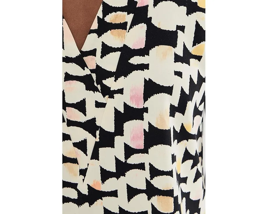 Топ NIC+ZOE Mod Mix Crepe с геометрическим принтом и V-образным вырезом