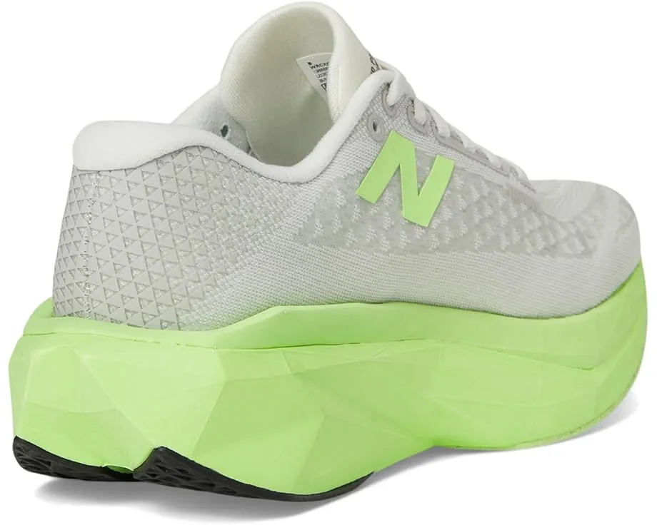 Тренировочные кроссовки New Balance FuelCell SuperComp Trainer v3 с карбоновой пластиной