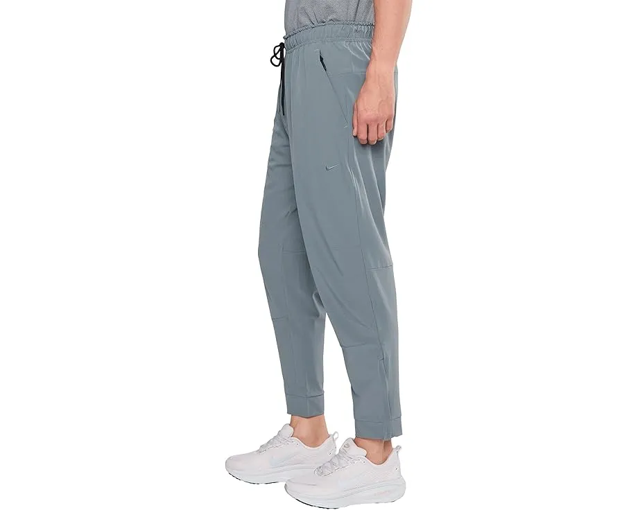 Брюки Nike Unlimited Dri FIT с зауженным кроем и карманами на молнии