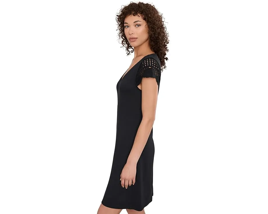 Tommy Bahama платье короткое Darcy Crochet Sleeve из черного плотного трикотажа с кружевными рукавами