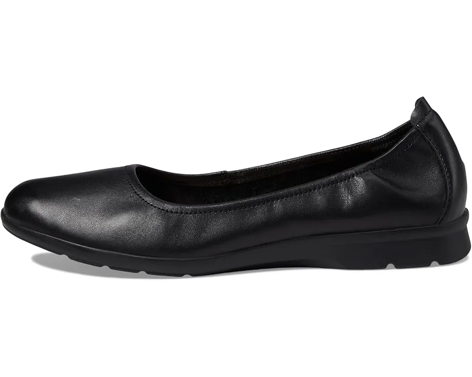 Классические лоферы Jenette Ease с перфорацией и стелькой для комфорта Clarks