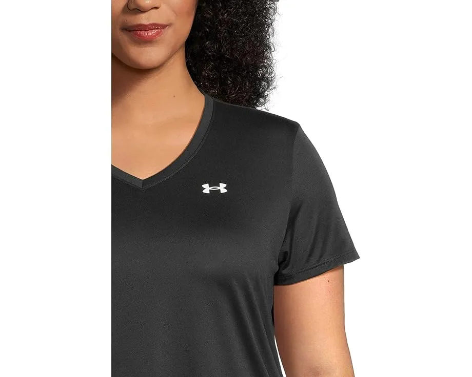 Under Armour футболка Tech Short Sleeve V-Neck Solid с V-образным вырезом и короткими рукавами