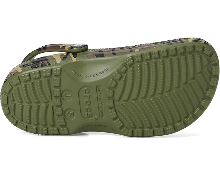 Детские кроксы Classic Camo Clogs с камуфляжным принтом и ремешком на пятке Crocs Kids