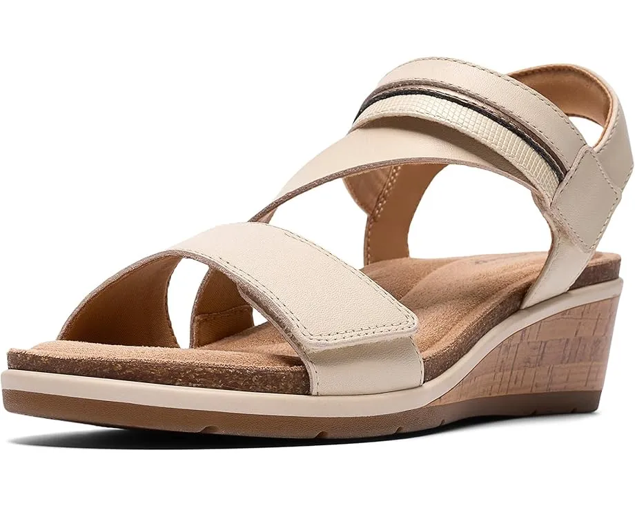 Clarks Kacha Wave сандалии на низком клине из мягкой кожи и контрастными ремешками