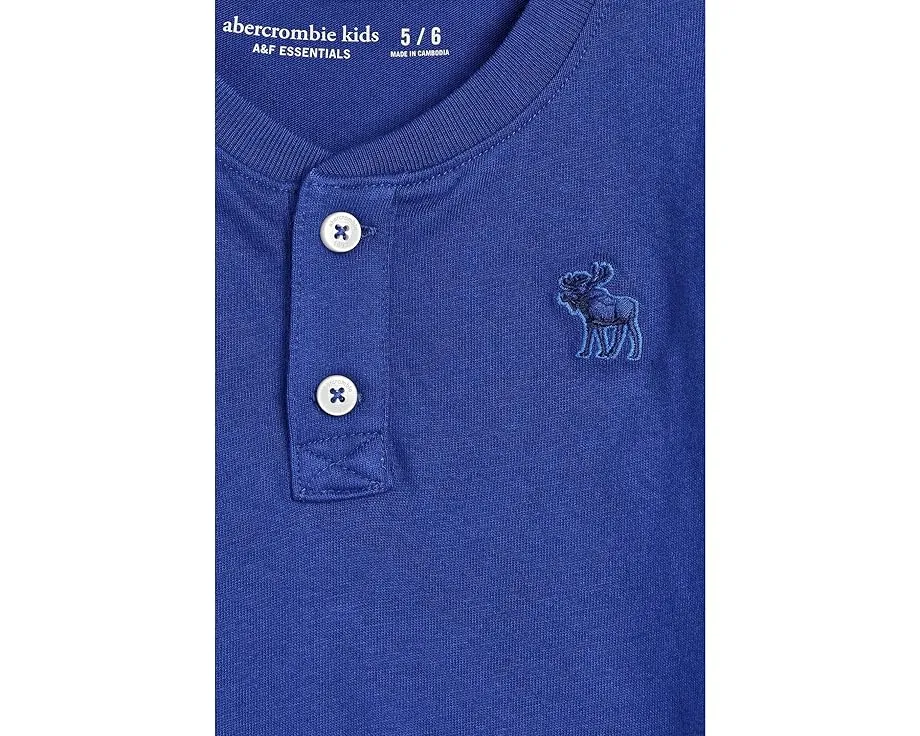 Футболка Essential Henley Tee от abercrombie kids с классической посадкой