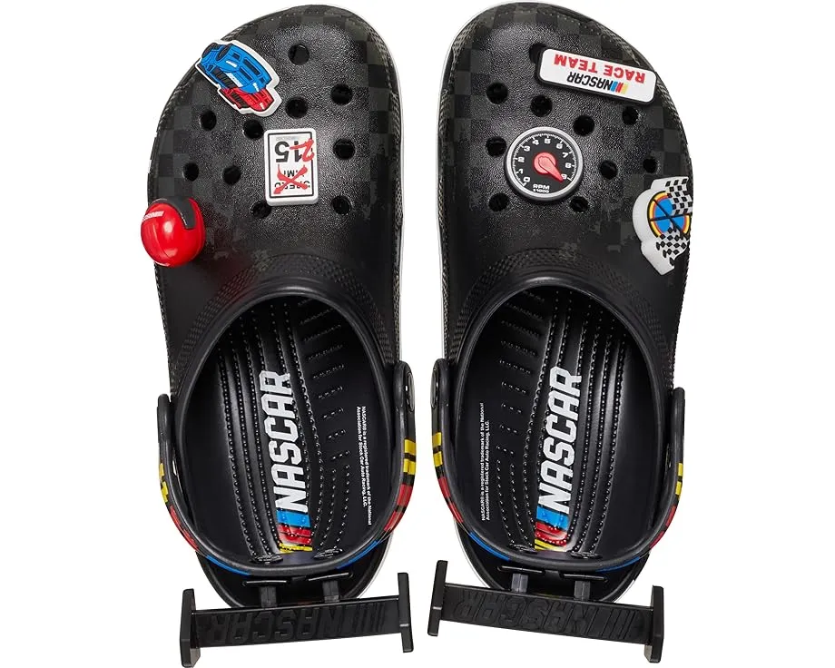 Кроксы Nascar Classic Clogs с аэродинамическим спойлером и 6 эксклюзивными charms