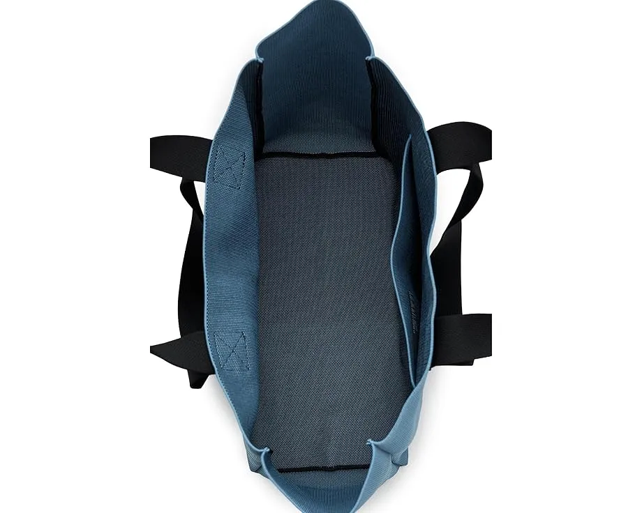 Сумка-тоут AllSaints Izzy East/West из переработанного полиэстера с логотипом