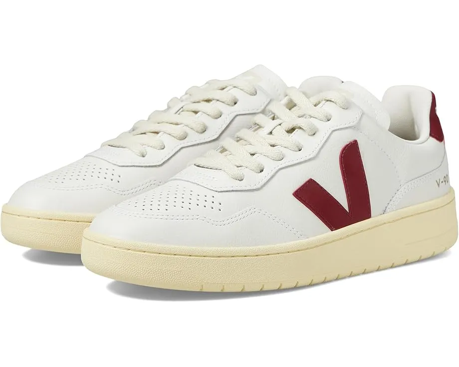 Кроссовки VEJA V-90 из премиальной кожи с круглым носком