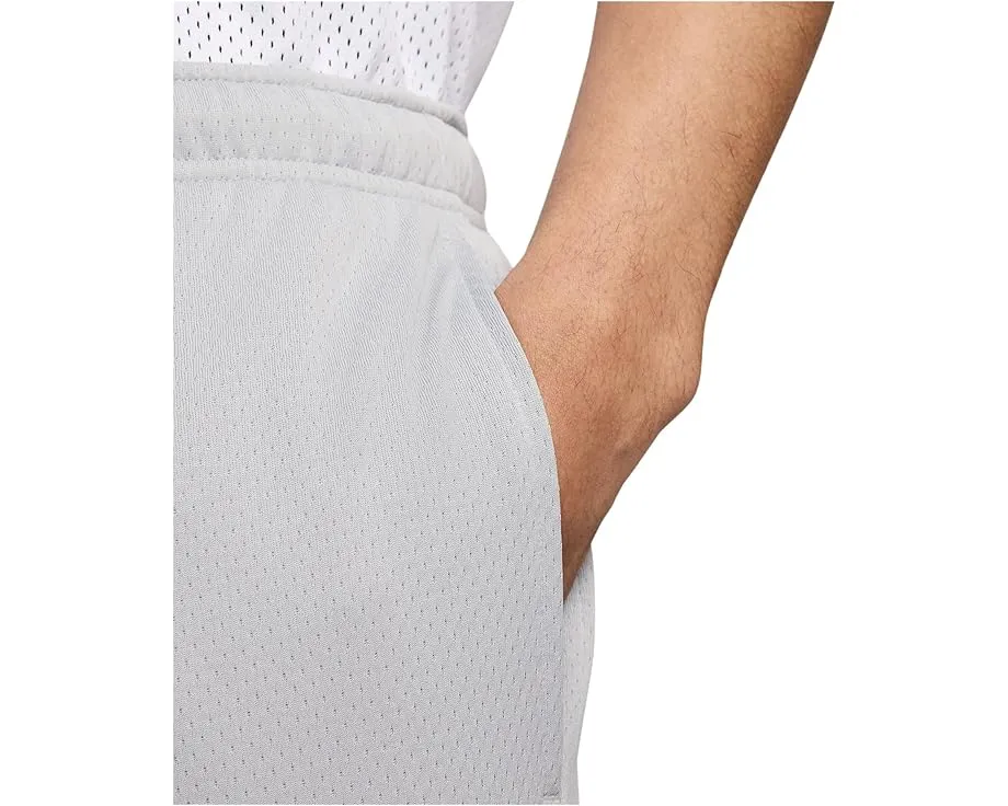 Шорты Nike Club Mesh Flow с сетчатой тканью и карманами