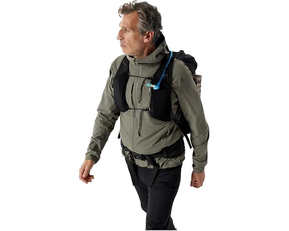 Кофта Gamma Hoody от Arc'teryx с регулируемым капюшоном