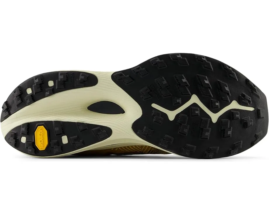 Трейловые кроссовки New Balance FuelCell SuperComp Trail с карбоновой пластиной