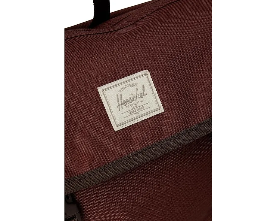 Маленькая сумка-мессенджер Herschel Supply Co. Cove