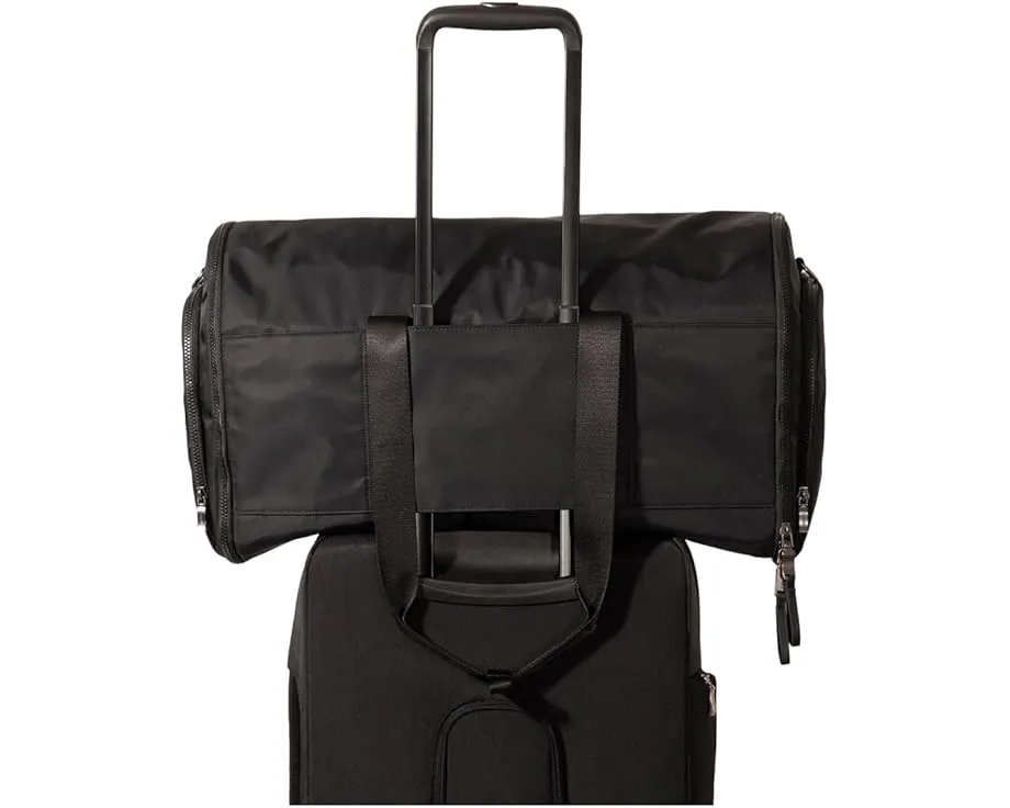 Дорожная сумка Baggallini Madison 2 In 1 Garment Duffel трансформируемая в вешалку