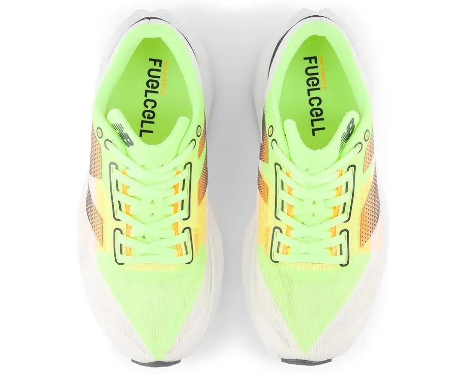 Беговые кроссовки New Balance FuelCell Rebel v4 с пеной FuelCell и светоотражающими элементами