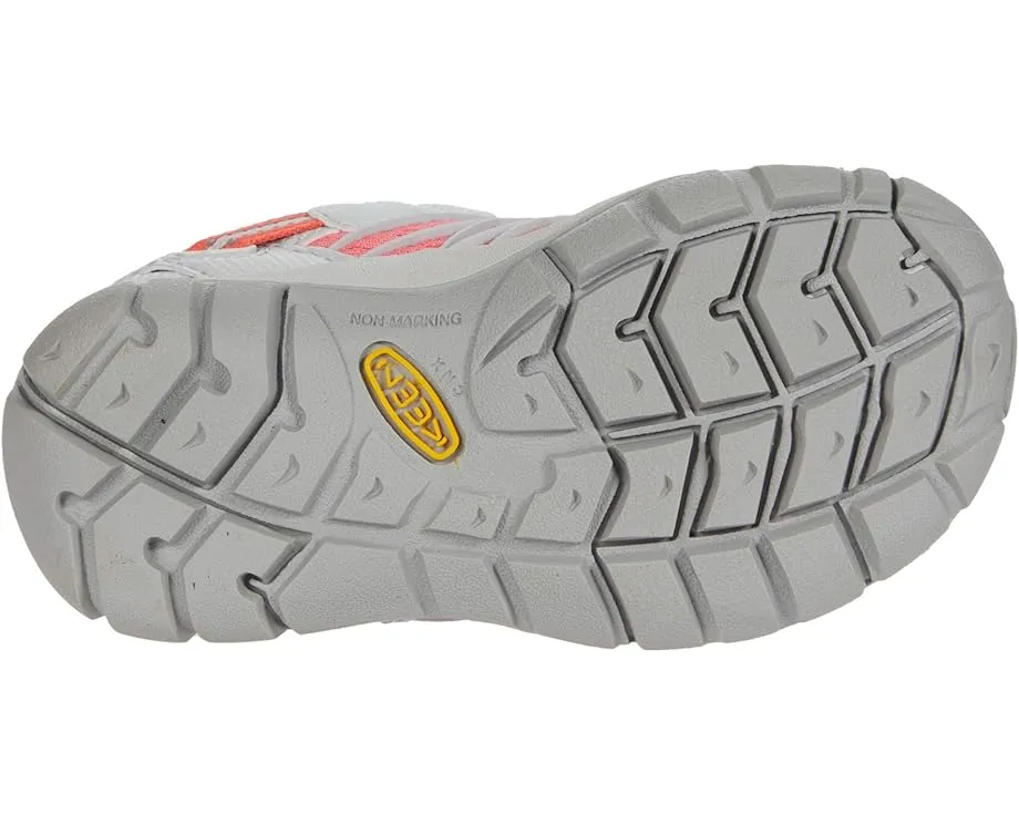Детские кроссовки KEEN Kids Chandler CNX с защитным мыском и липучкой
