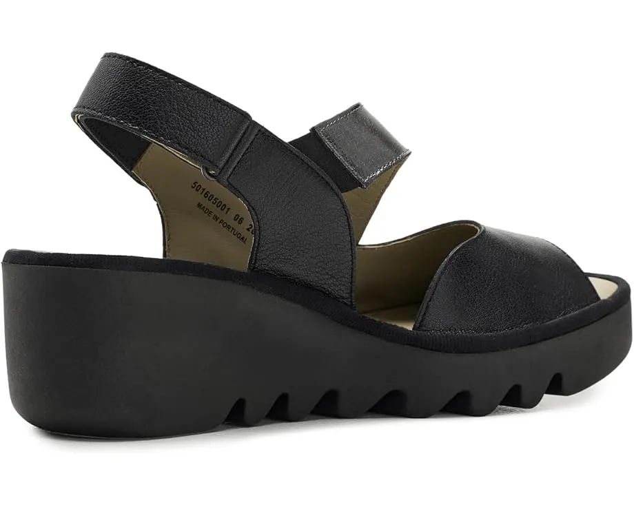 Сандалии FLY LONDON Basy605fly на танкетке с мыском и регулируемым ремешком