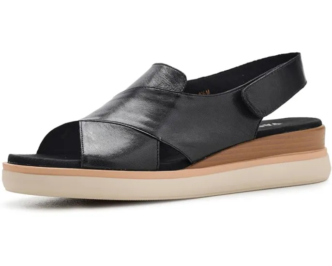 Босоножки Vaneli Hydra на танкетке с регулируемой лямкой