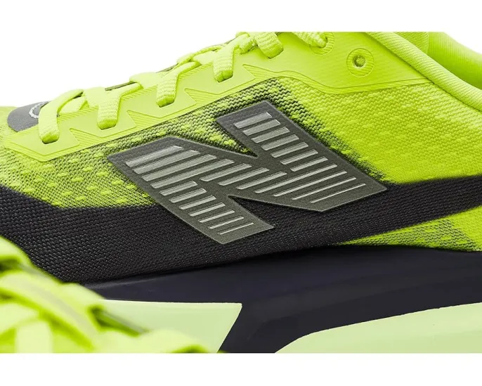 Беговые кроссовки New Balance FuelCell Rebel v5 с технологией FuelCell