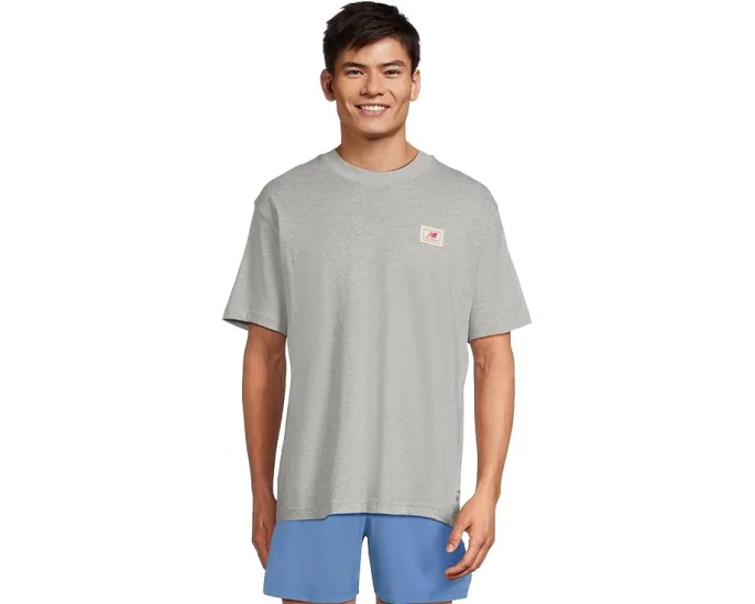 Классическая футболка New Balance Woven Label с тканой этикеткой