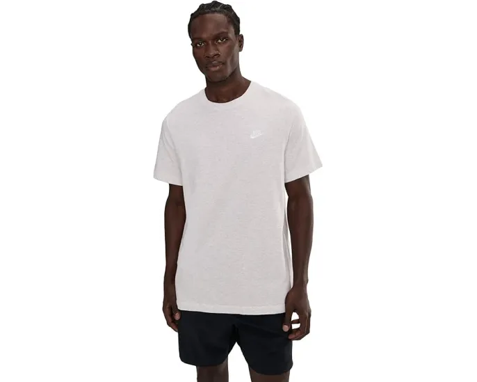 Футболка Nike Sportswear Club с вышитым логотипом Futura из 100% хлопка