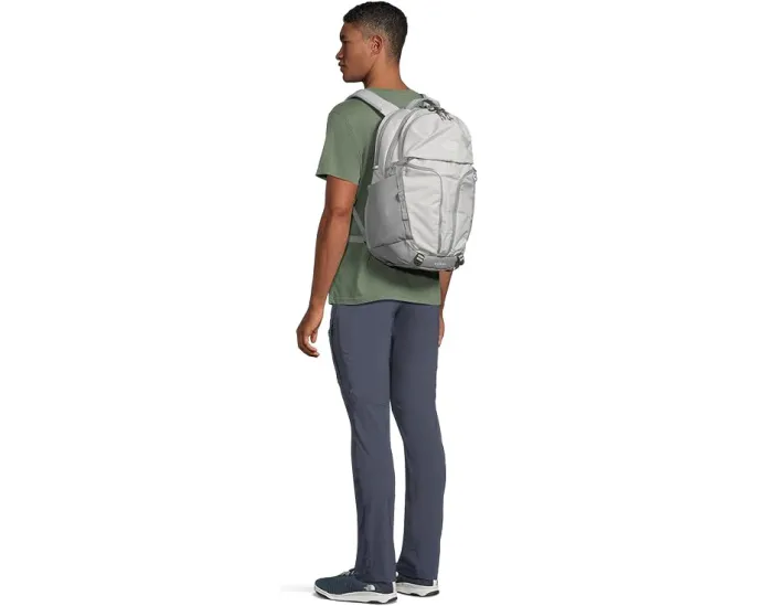 Женский рюкзак The North Face Surge с отделением для ноутбука 17 дюймов