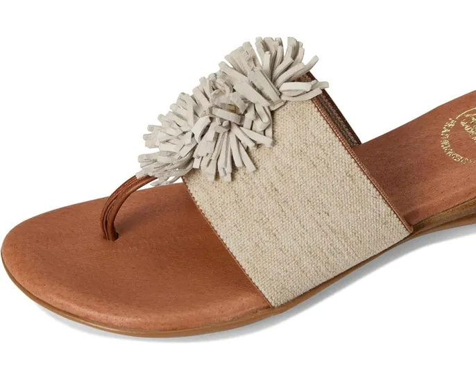 Сандалии Andre Assous Novalee Featherweight с бахромой и клином