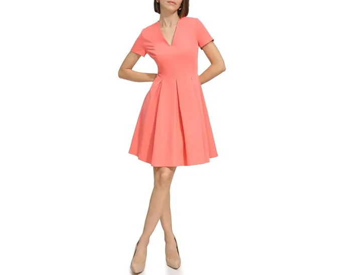Платье Tommy Hilfiger Fit And Flare с V-образным вырезом и плиссированной юбкой