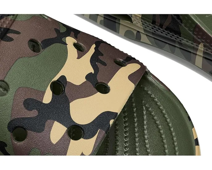 Классические шлепанцы Saturday Slides из пены Croslite от Crocs