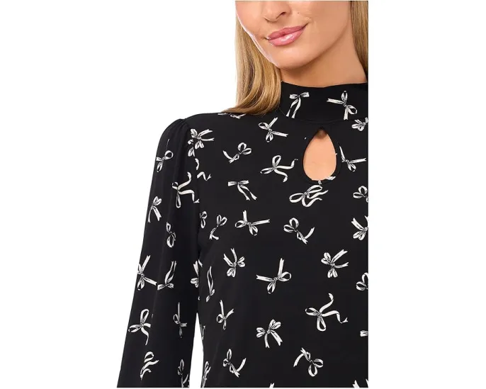 Топ CeCe с высоким воротником и принтом в виде бантов