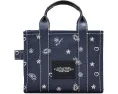 Маленькая сумка тоут The Bandana Canvas с бандана принтом и регулируемым ремнем Marc Jacobs