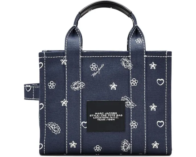Маленькая сумка тоут The Bandana Canvas с бандана принтом и регулируемым ремнем Marc Jacobs