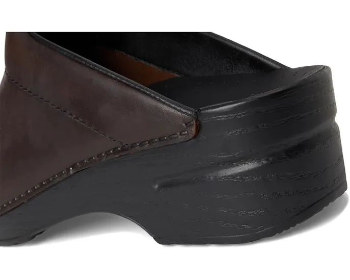 Клог Dansko Karl из прочной кожи для работы